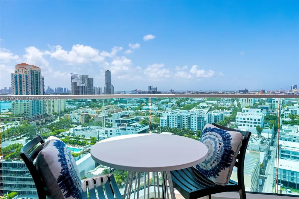 300 S Pointe Dr #2005 Miami Beach, FL 33139