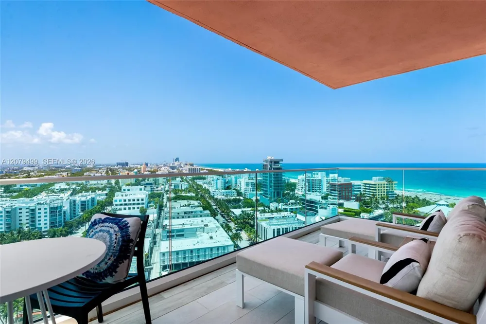 300 S Pointe Dr #2005 Miami Beach, FL 33139