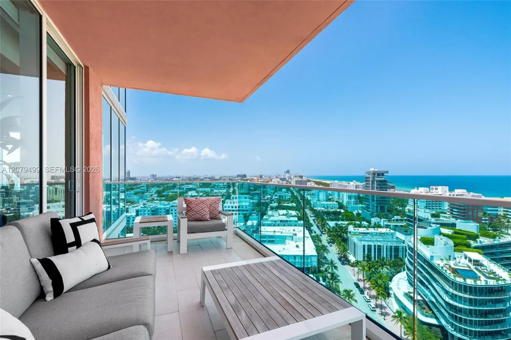 300 S Pointe Dr #2005 Miami Beach, FL 33139