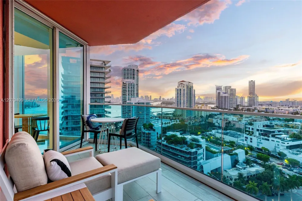 300 S Pointe Dr #2005 Miami Beach, FL 33139