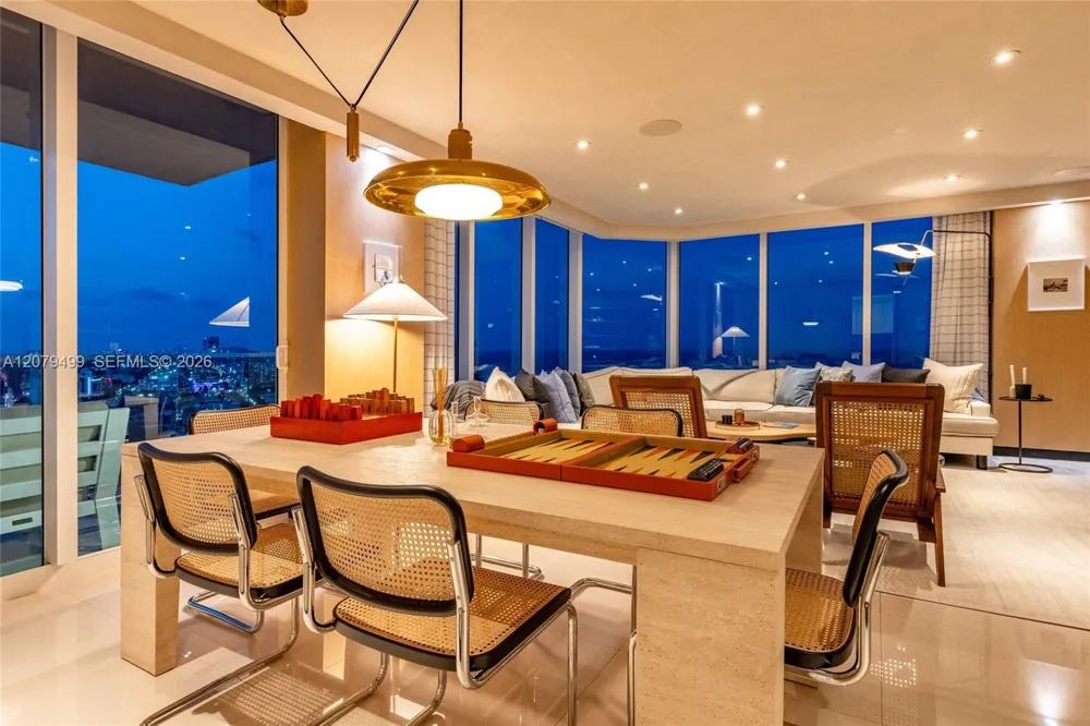 300 S Pointe Dr #2005 Miami Beach, FL 33139