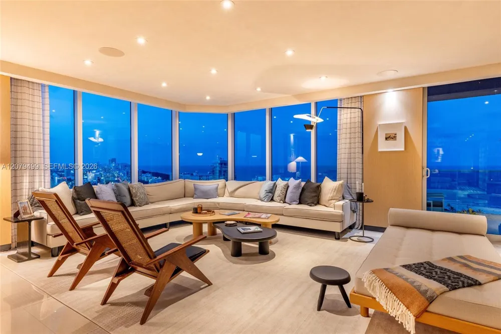 300 S Pointe Dr #2005 Miami Beach, FL 33139