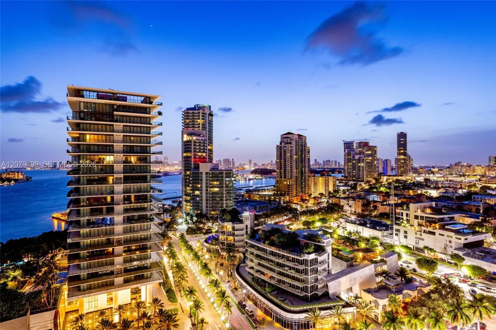 300 S Pointe Dr #2005 Miami Beach, FL 33139
