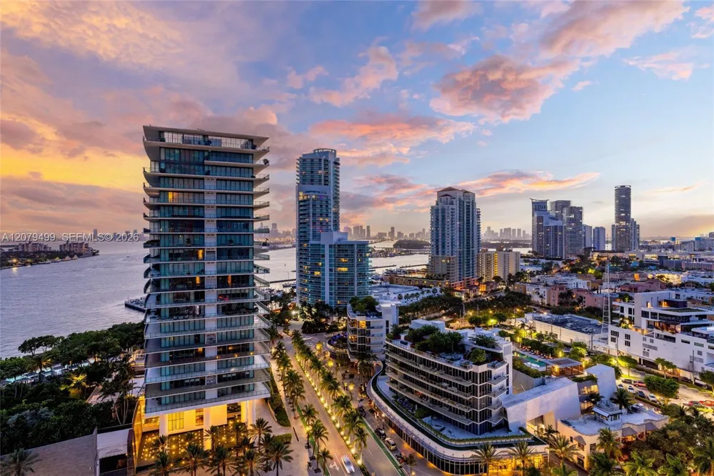 300 S Pointe Dr #2005 Miami Beach, FL 33139