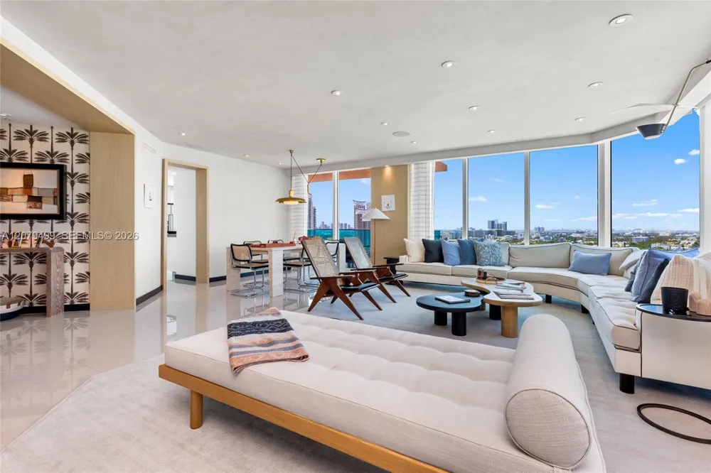 300 S Pointe Dr #2005 Miami Beach, FL 33139