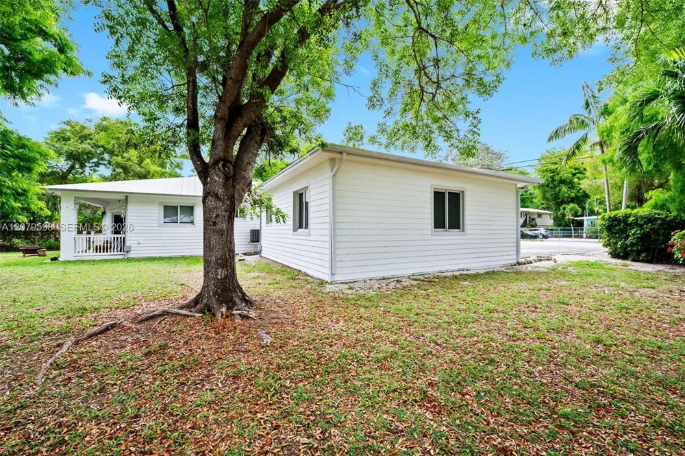 4 Transylvania Ave #B Key Largo, FL 33037