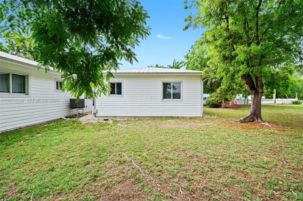 4 Transylvania Ave #B Key Largo, FL 33037