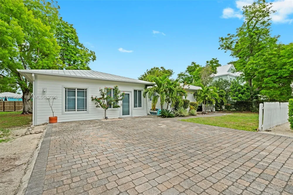 4 Transylvania Ave #B Key Largo, FL 33037
