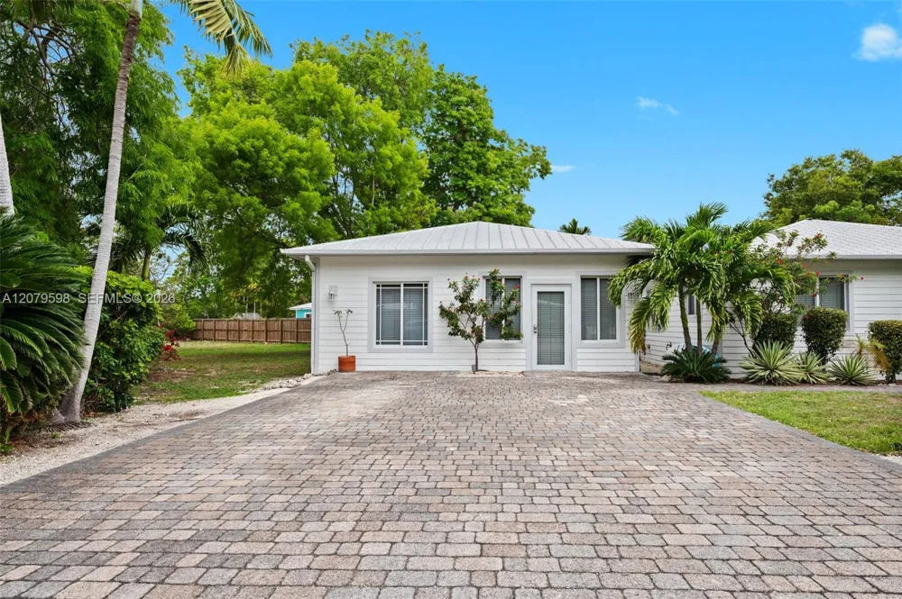 4 Transylvania Ave #B Key Largo, FL 33037