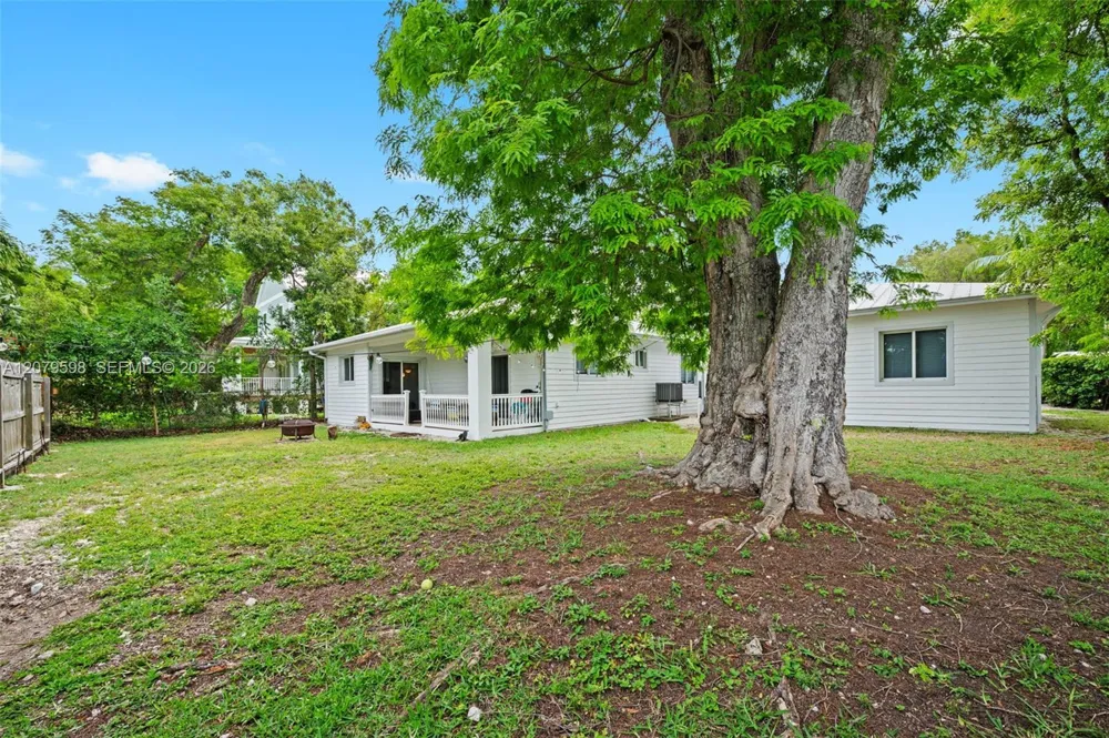 4 Transylvania Ave #B Key Largo, FL 33037