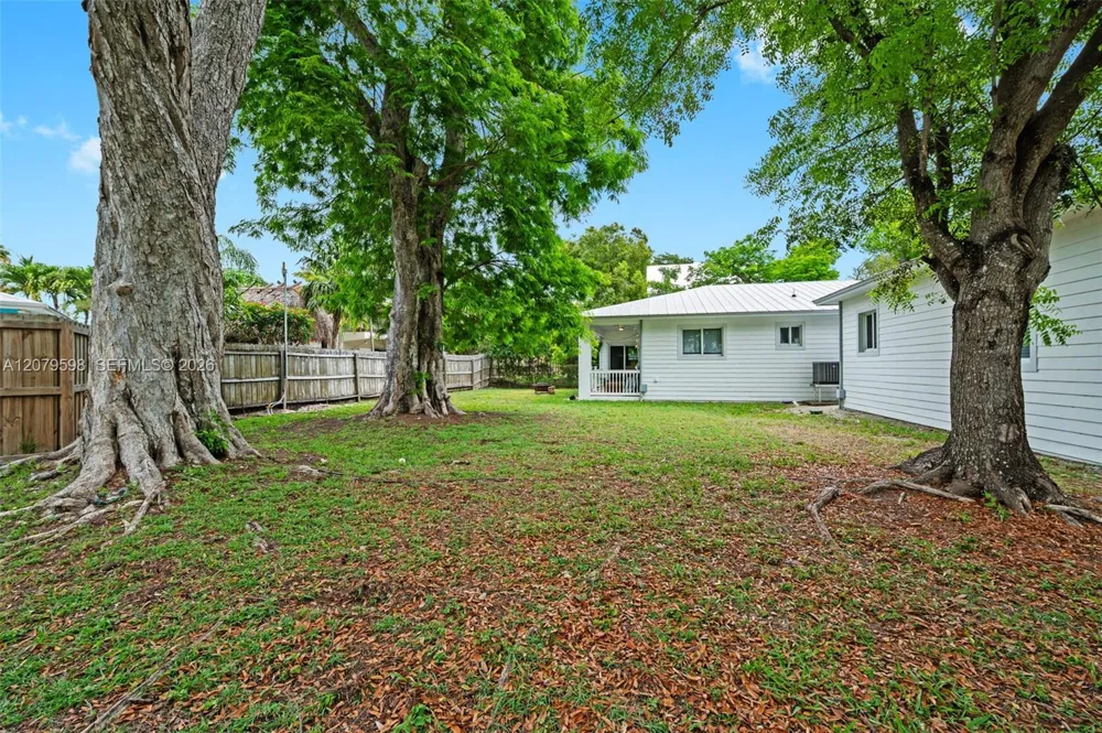 4 Transylvania Ave #B Key Largo, FL 33037