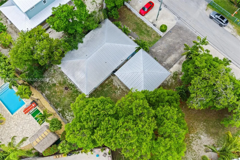 4 Transylvania Ave #B Key Largo, FL 33037