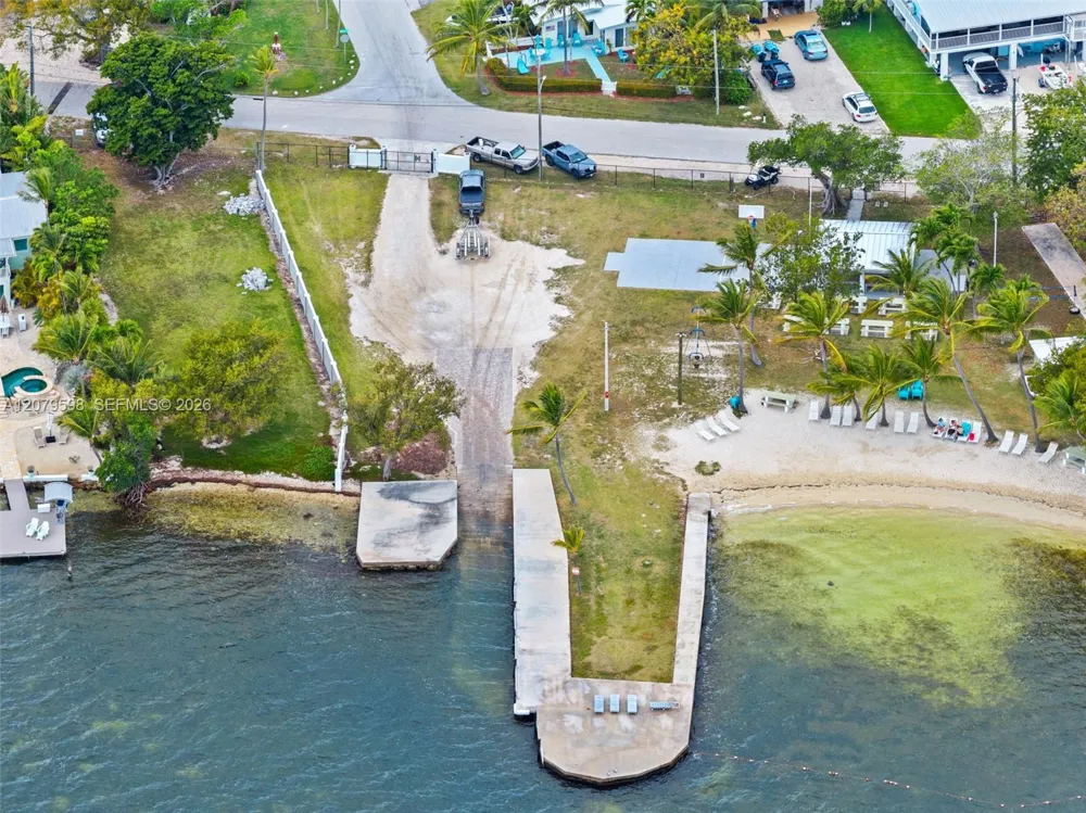 4 Transylvania Ave #B Key Largo, FL 33037