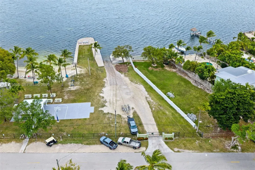 4 Transylvania Ave #B Key Largo, FL 33037