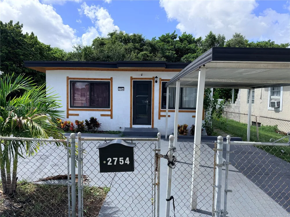 2754 NW 60th St Miami, FL 33142