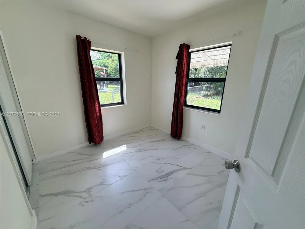 2754 NW 60th St Miami, FL 33142