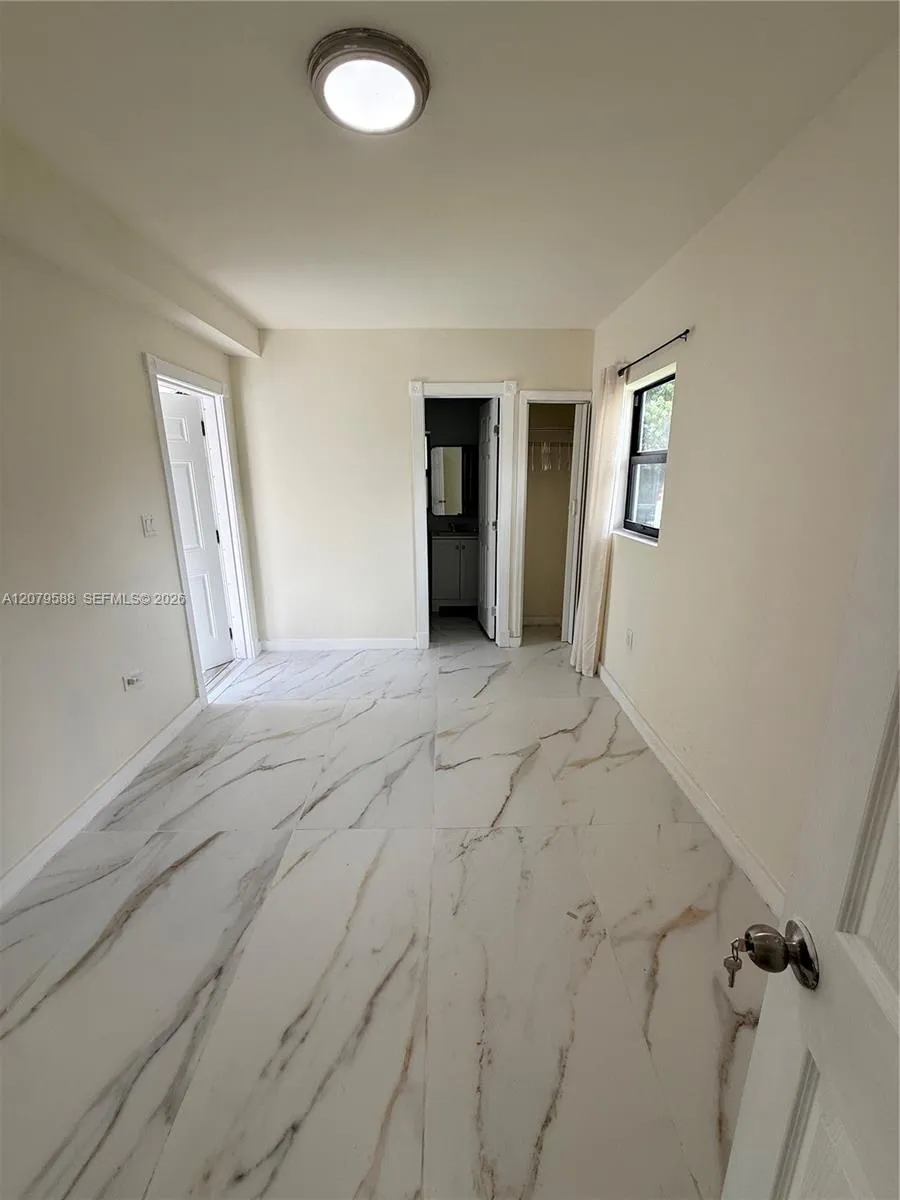 2754 NW 60th St Miami, FL 33142
