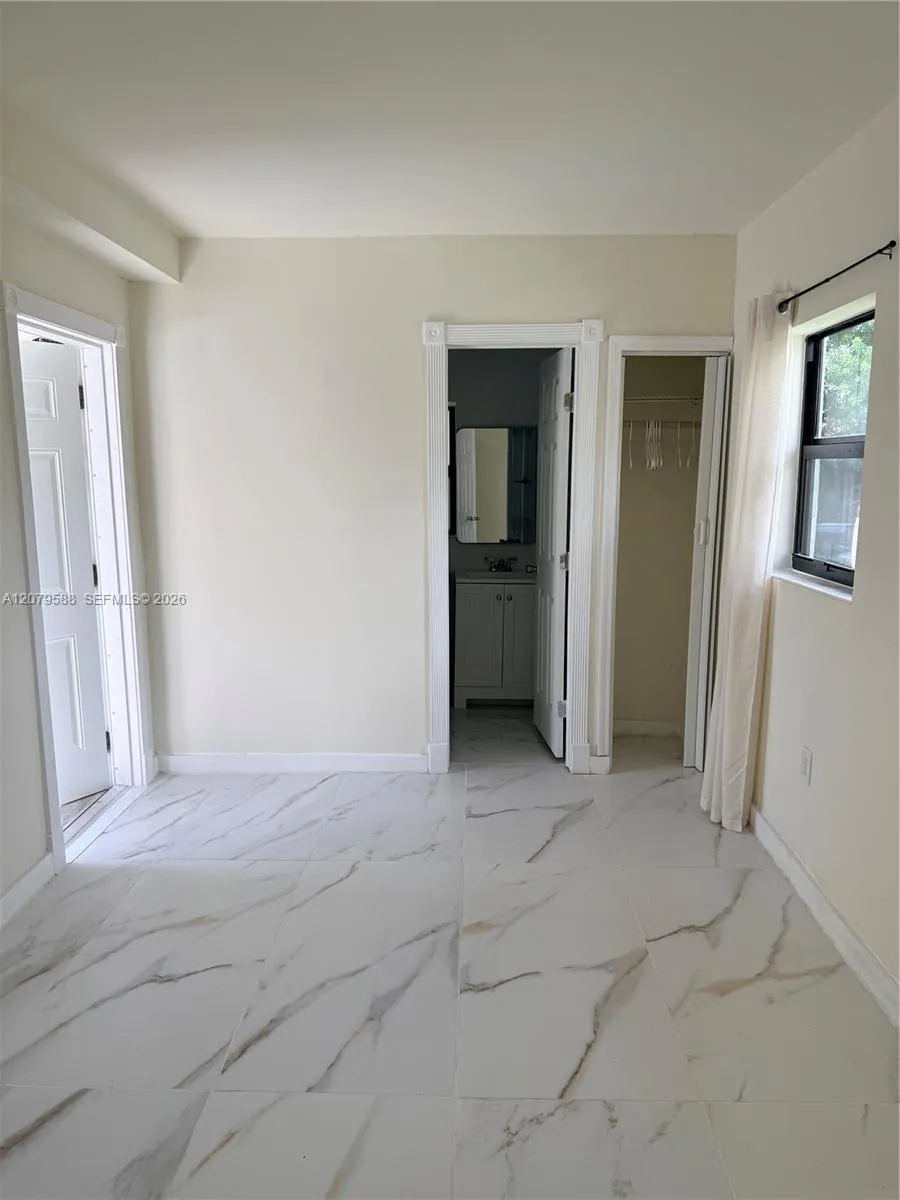 2754 NW 60th St Miami, FL 33142