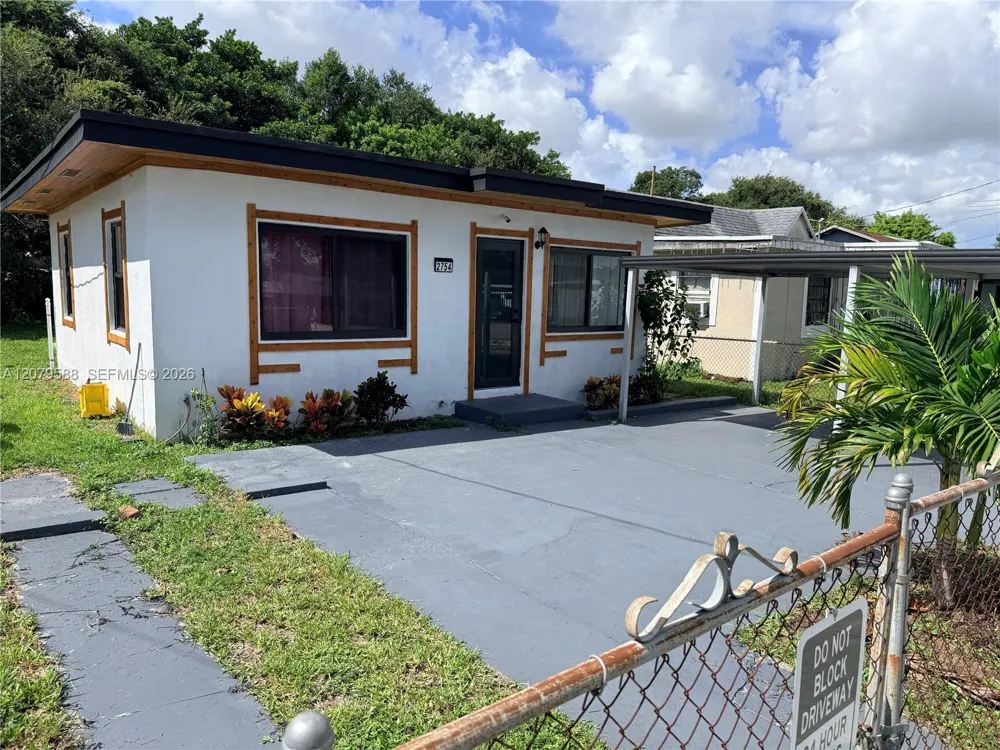 2754 NW 60th St Miami, FL 33142