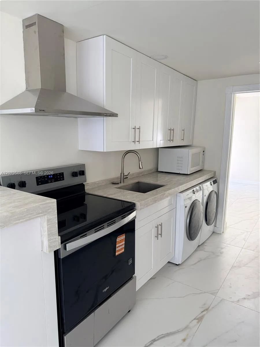 2754 NW 60th St Miami, FL 33142
