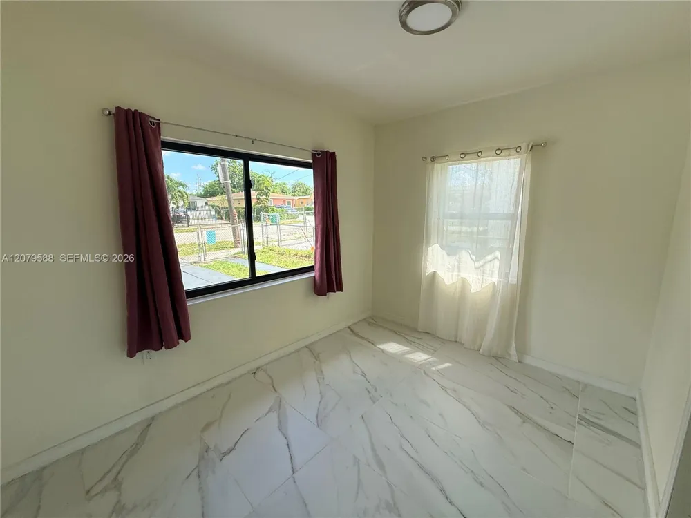 2754 NW 60th St Miami, FL 33142