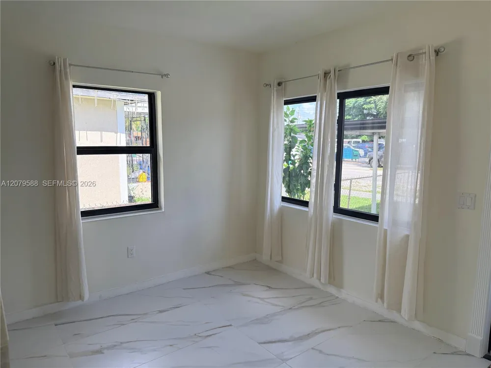 2754 NW 60th St Miami, FL 33142