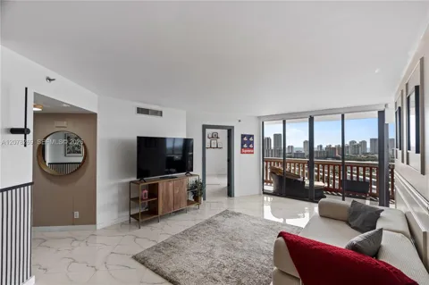 1000 W Island Blvd #2803