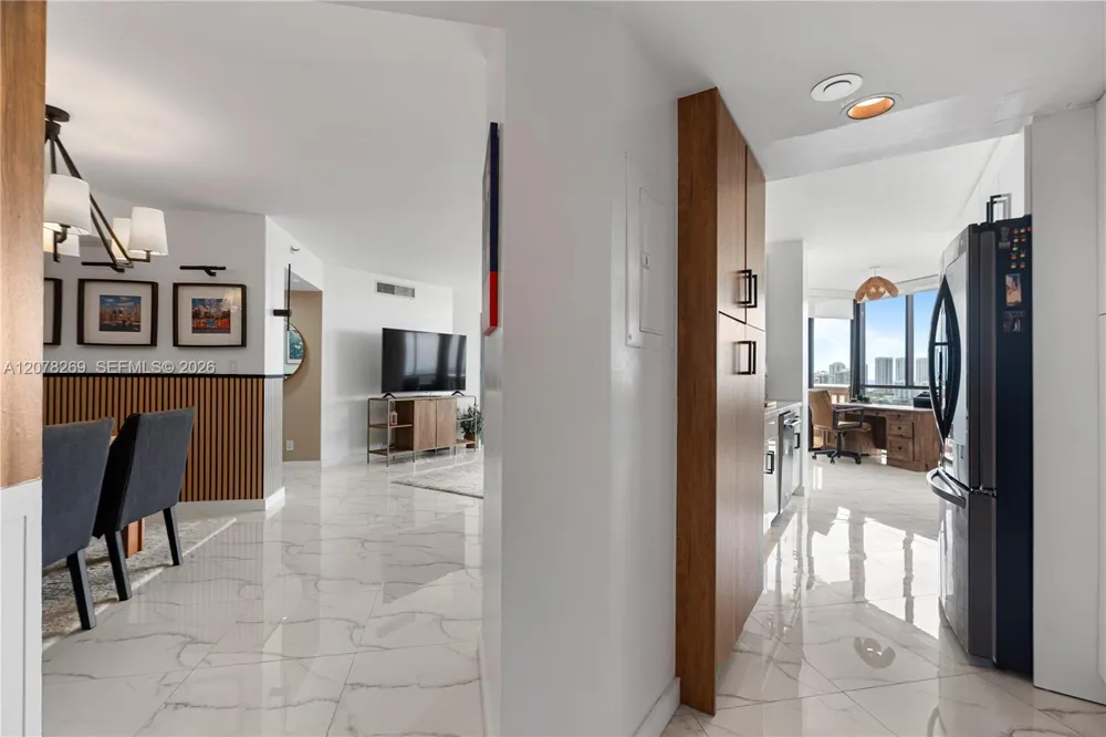 1000 W Island Blvd #2803 Aventura, FL 33160