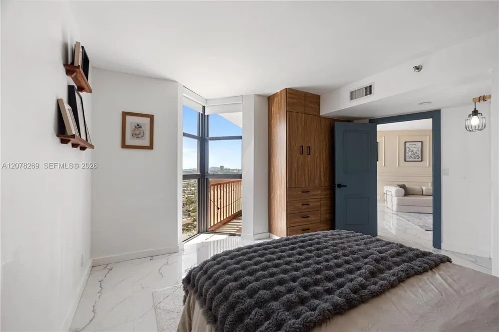 1000 W Island Blvd #2803 Aventura, FL 33160
