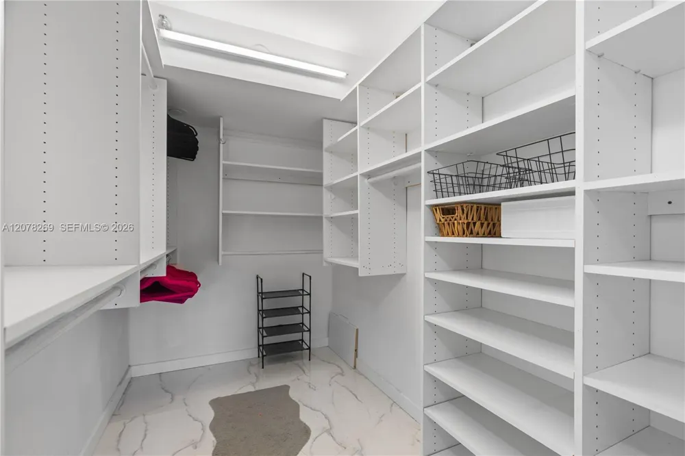 1000 W Island Blvd #2803 Aventura, FL 33160