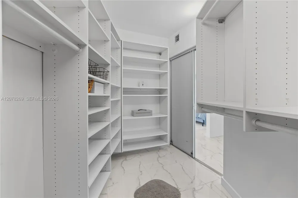 1000 W Island Blvd #2803 Aventura, FL 33160