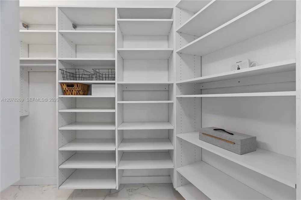 1000 W Island Blvd #2803 Aventura, FL 33160