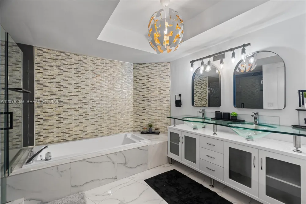 1000 W Island Blvd #2803 Aventura, FL 33160
