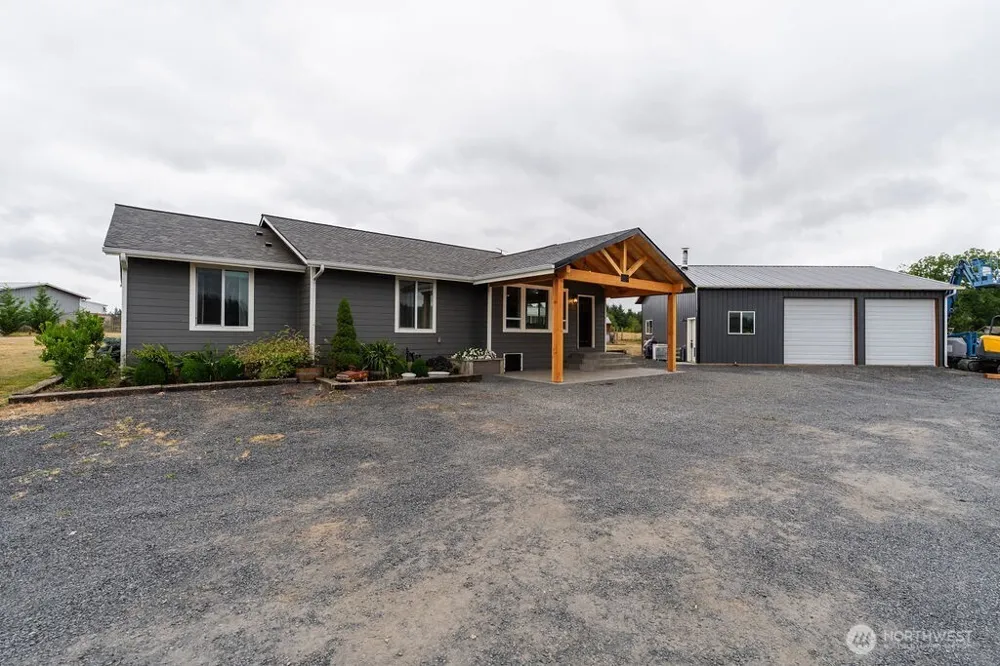 193 Schoolhouse Road Winlock, WA 98596