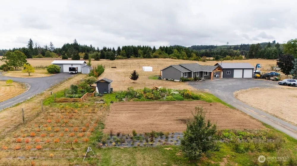 193 Schoolhouse Road Winlock, WA 98596