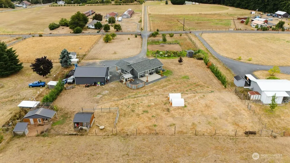 193 Schoolhouse Road Winlock, WA 98596