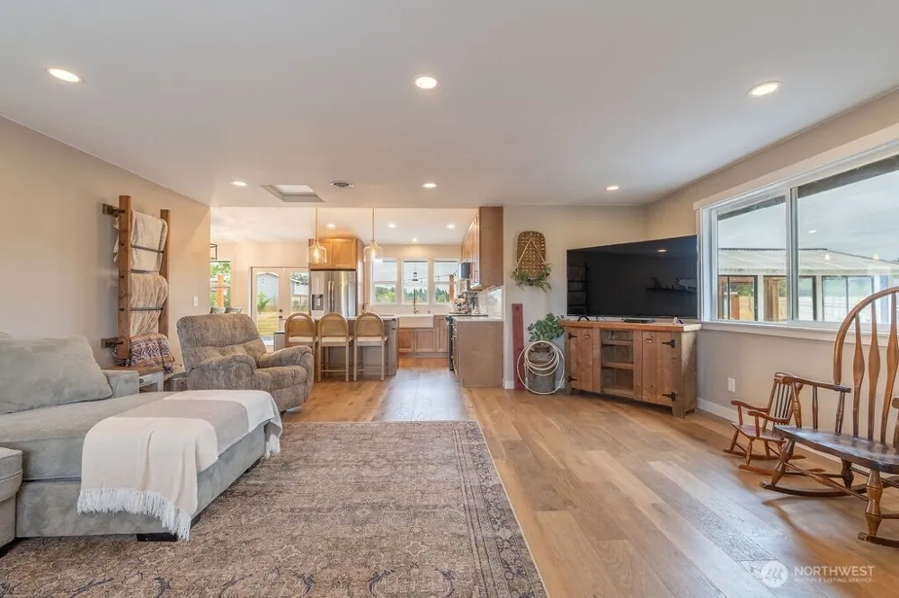 193 Schoolhouse Road Winlock, WA 98596