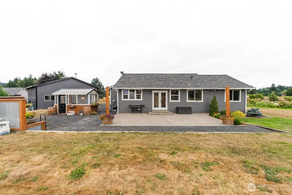 193 Schoolhouse Road Winlock, WA 98596