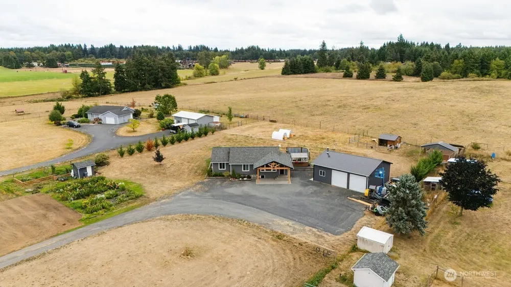 193 Schoolhouse Road Winlock, WA 98596
