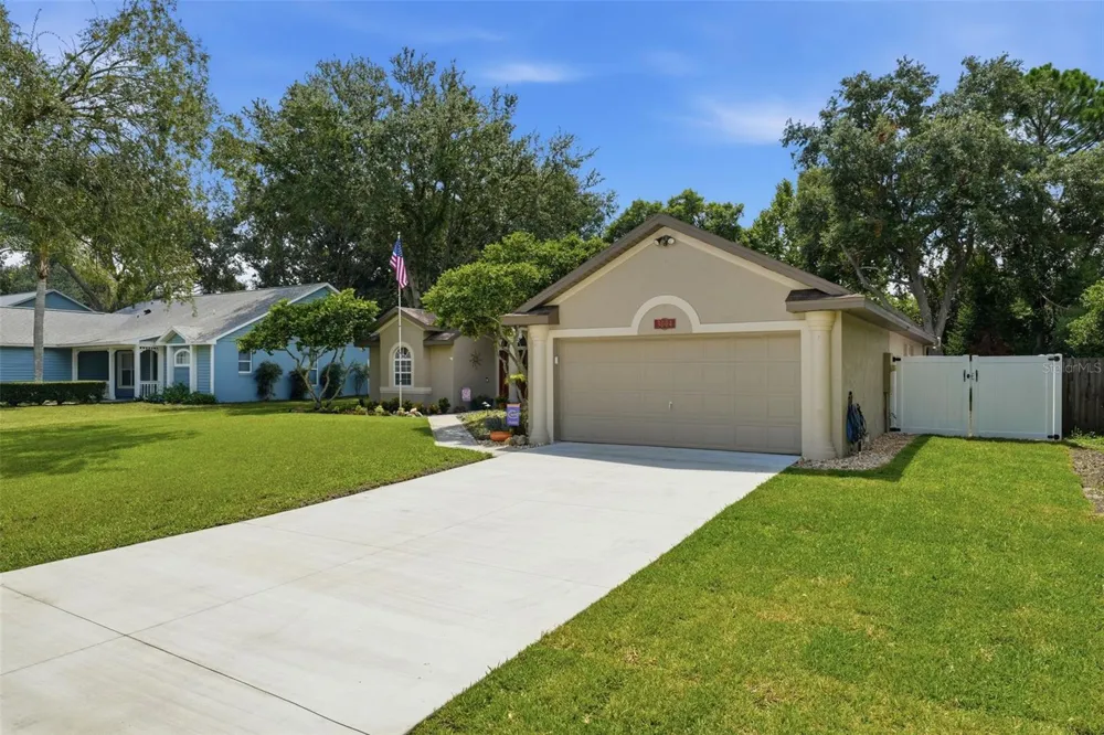3004 LINMONT LANE Eustis, FL 32726