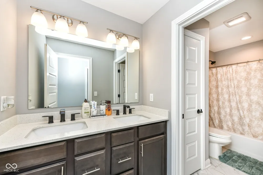 10627 Oak Bend Boulevard Indianapolis, IN 46239