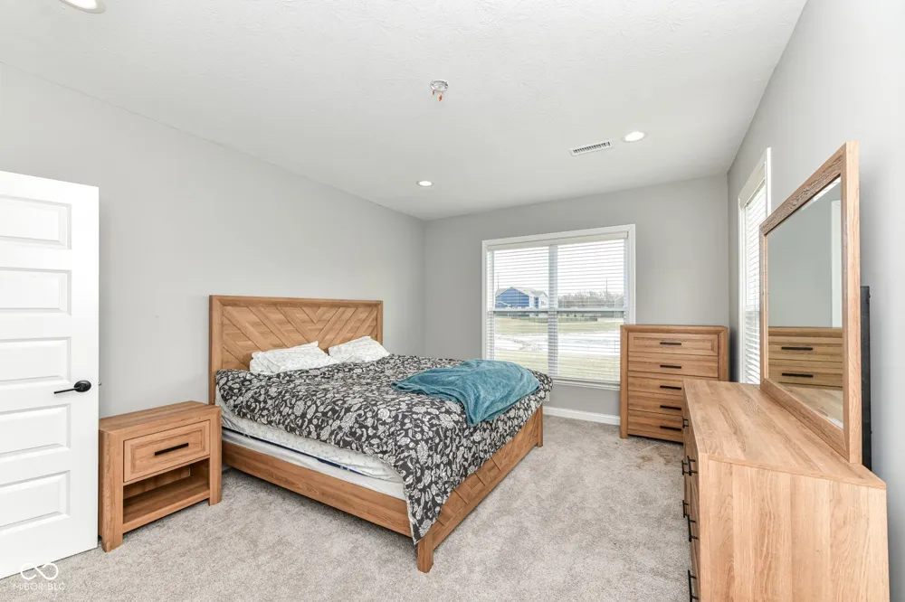 10627 Oak Bend Boulevard Indianapolis, IN 46239