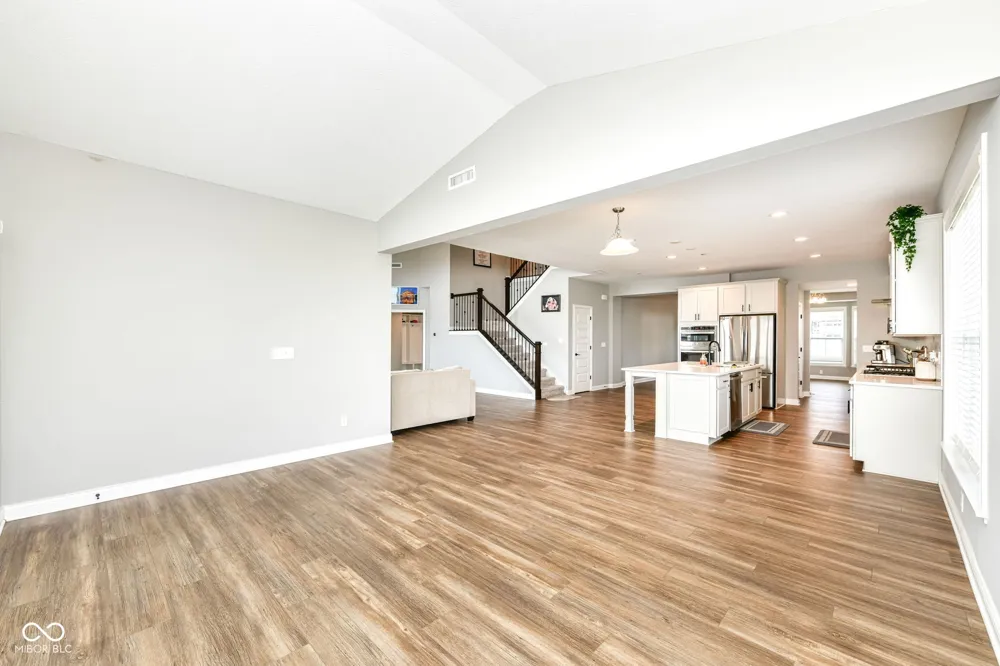 10627 Oak Bend Boulevard Indianapolis, IN 46239