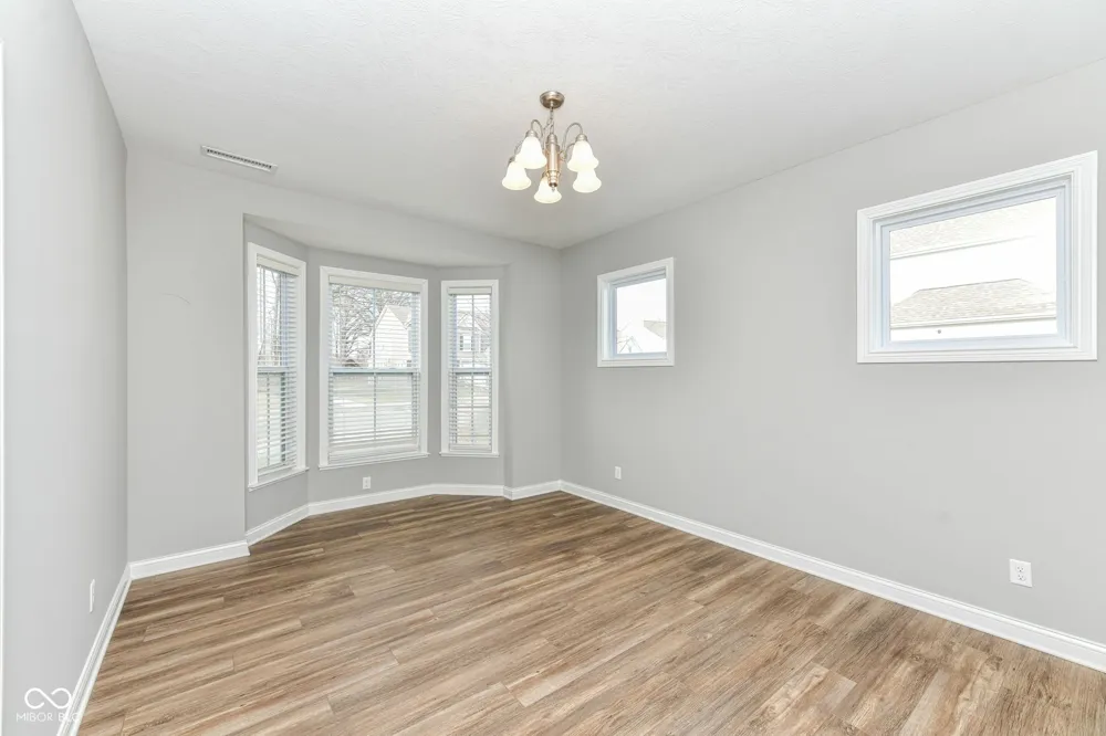 10627 Oak Bend Boulevard Indianapolis, IN 46239
