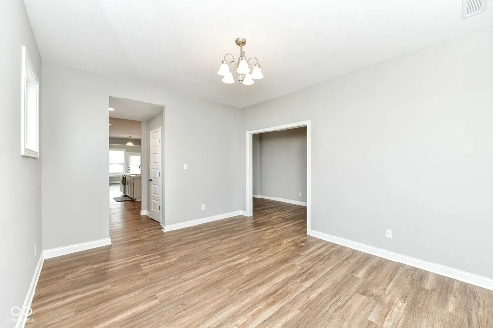 10627 Oak Bend Boulevard Indianapolis, IN 46239