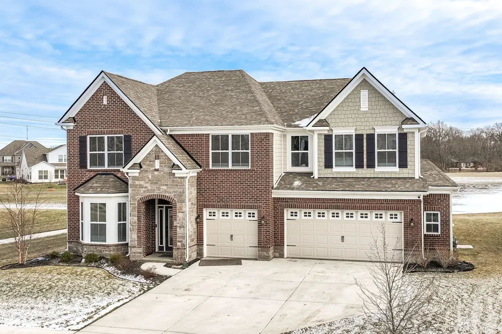 10627 Oak Bend Boulevard Indianapolis, IN 46239