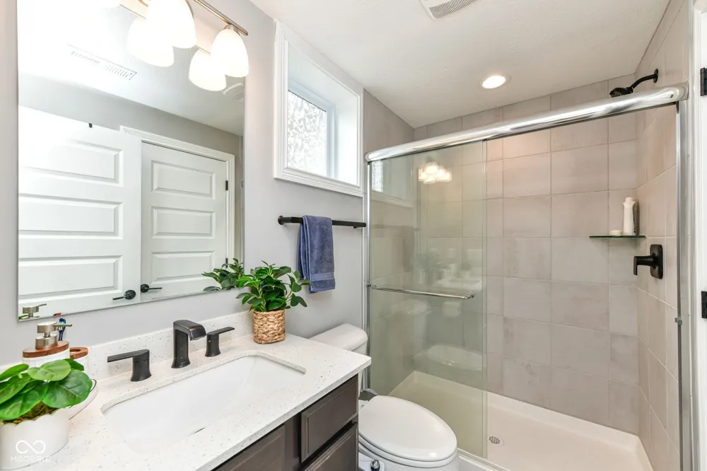 10627 Oak Bend Boulevard Indianapolis, IN 46239