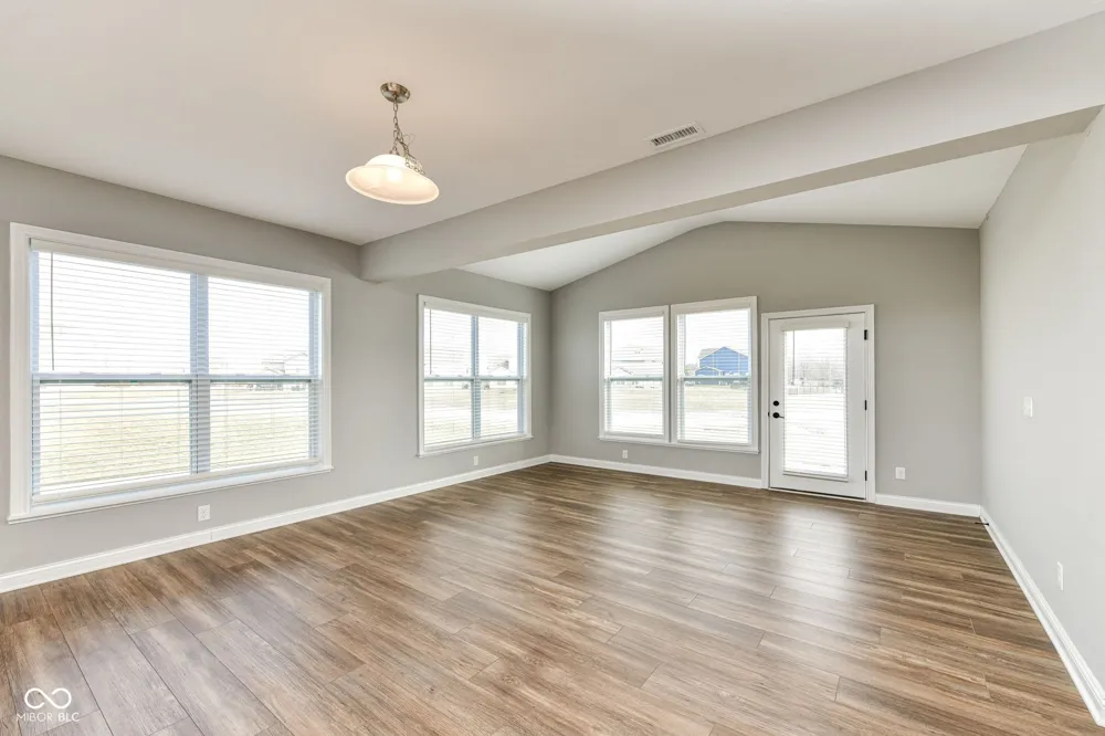10627 Oak Bend Boulevard Indianapolis, IN 46239