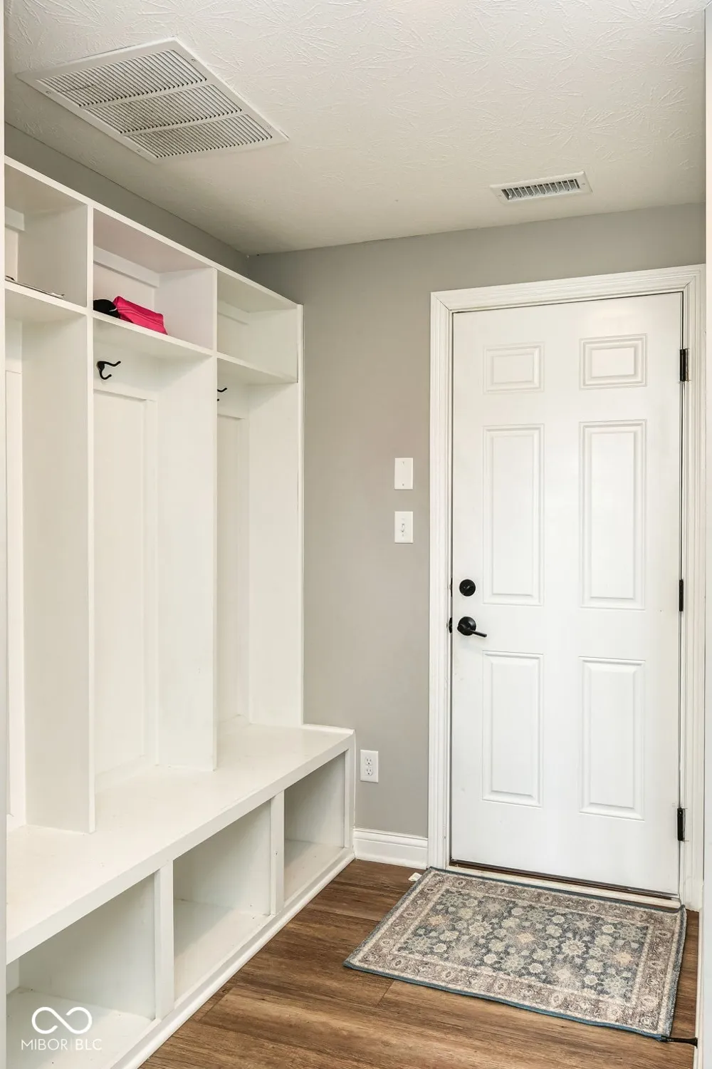 10627 Oak Bend Boulevard Indianapolis, IN 46239