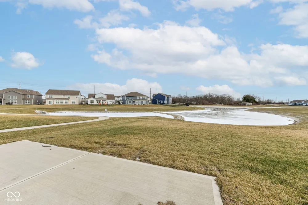 10627 Oak Bend Boulevard Indianapolis, IN 46239